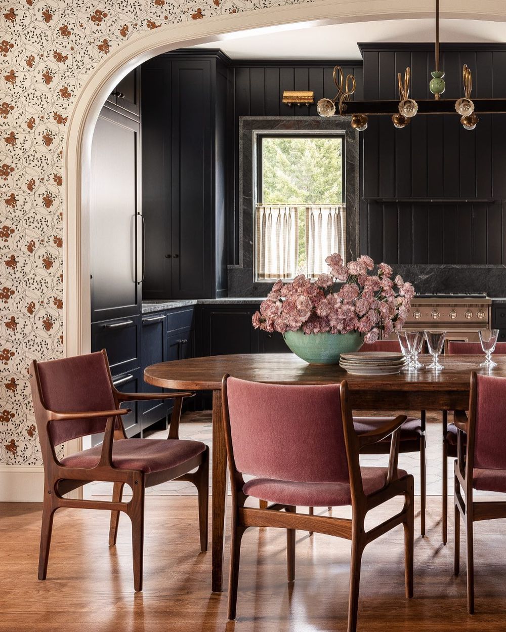 Traditional dining room heidicaillierdesign