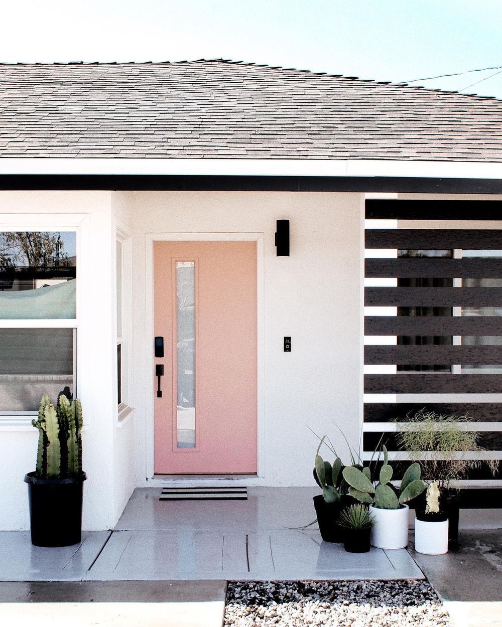 Pink front door mid century modern style home @casa.de_.palma_