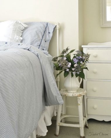 French Country Bed Sheets via @fadedcharmliving